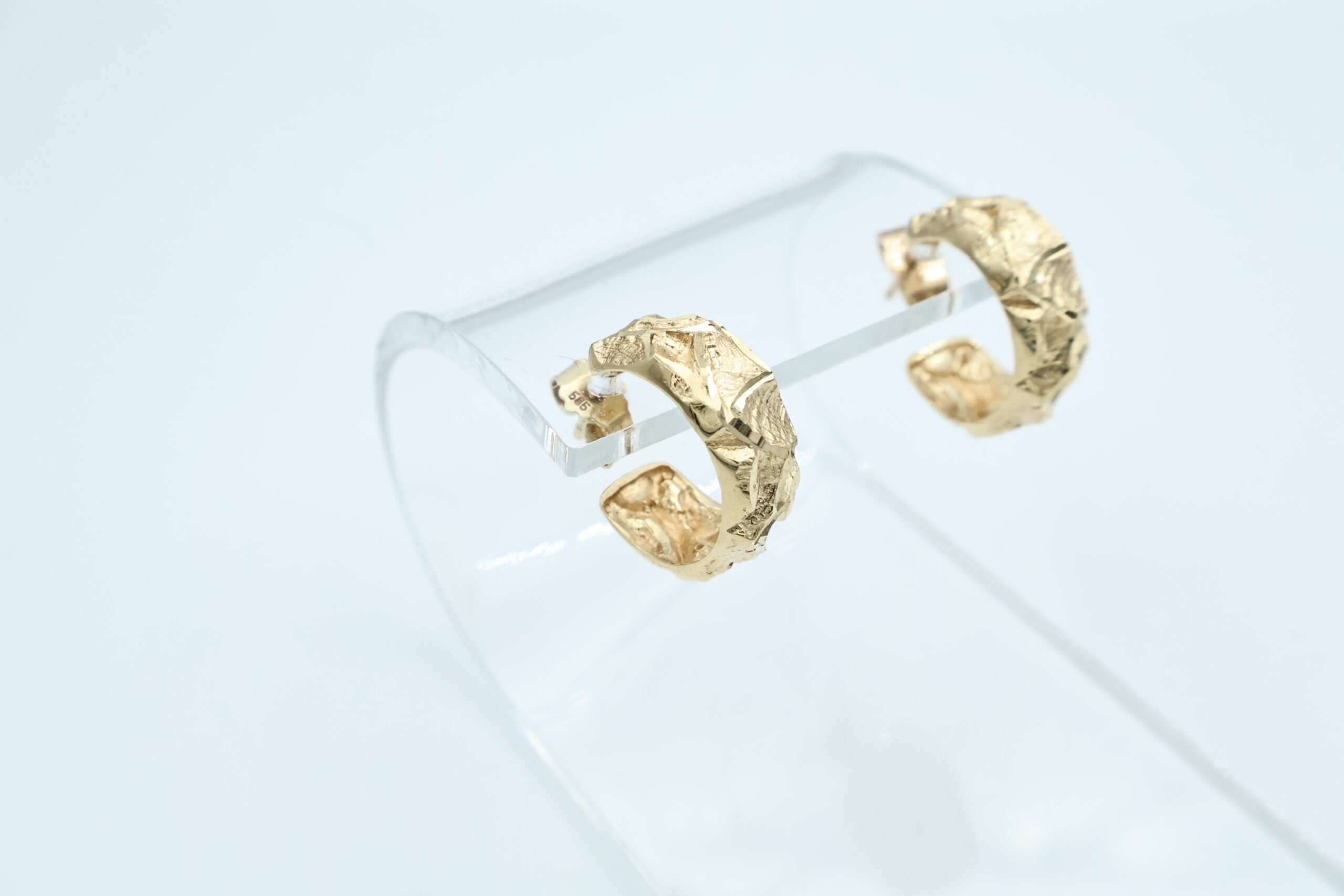 IMG_8202 Ørepynt i gult gull - Bilde 1