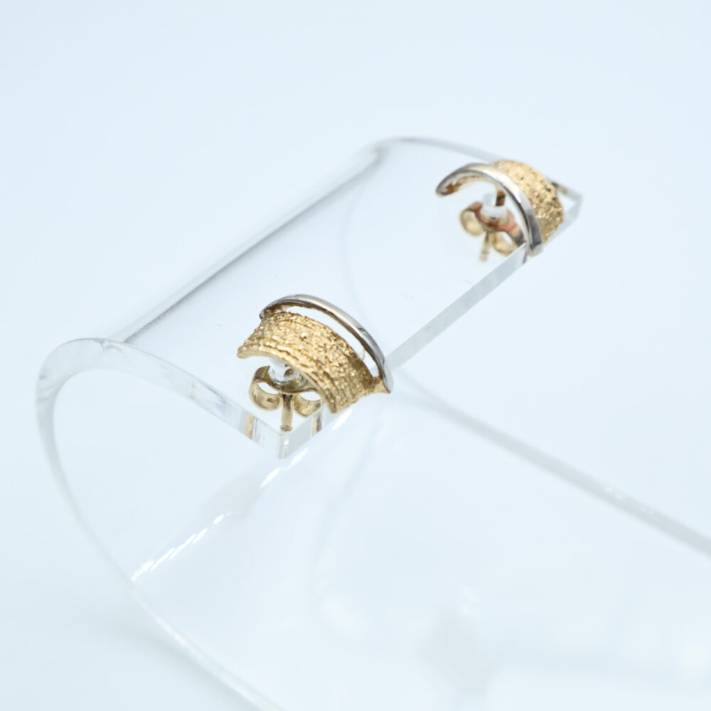 Ørepynt i flerfarget gull