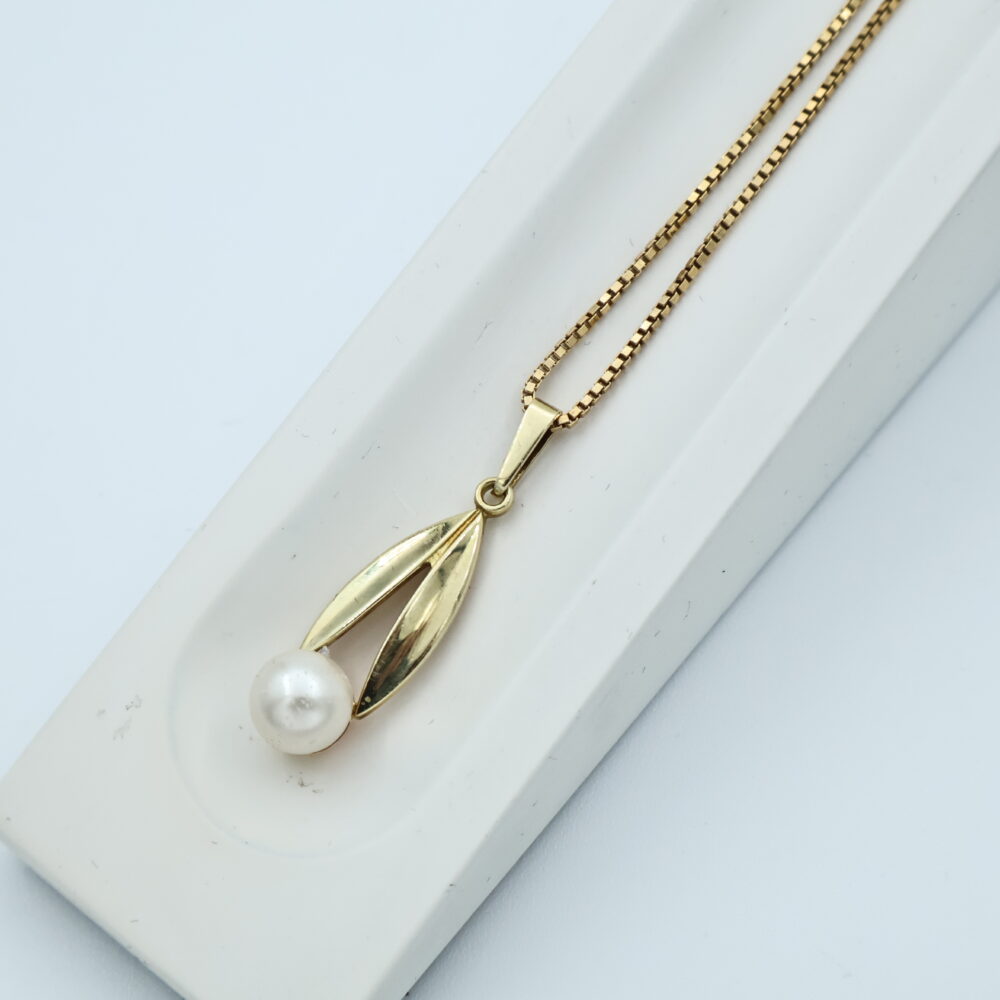 Anheng i gult gull med perle