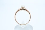 Ring i gult gull med perle - Bilde 3