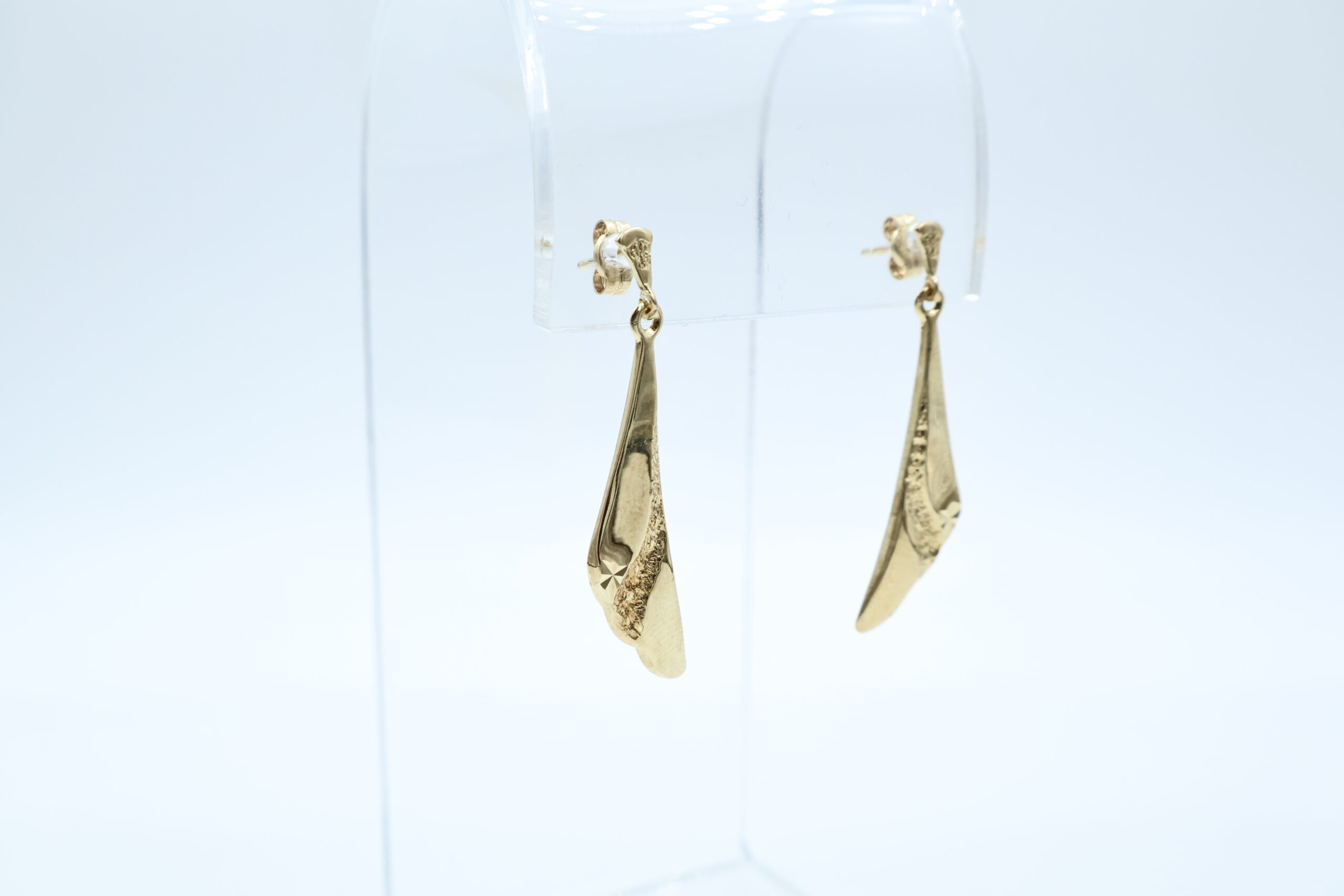 IMG_8887 Ørepynt i gult gull - Bilde 1