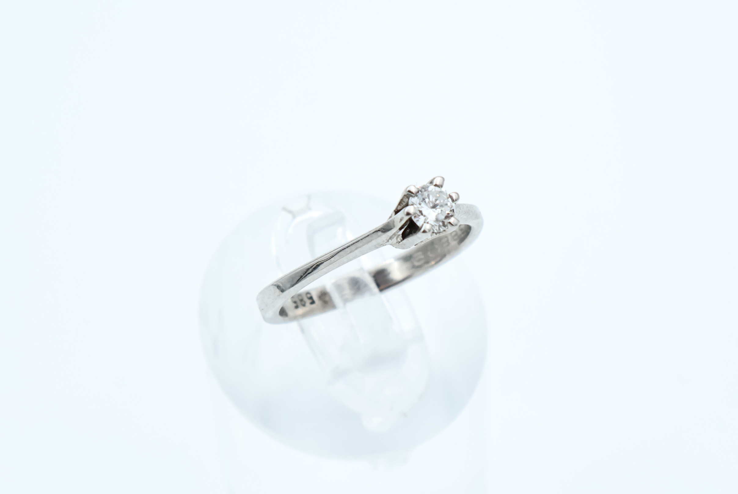 IMG_9019 Ring i hvitt gull med diamant - Bilde 1