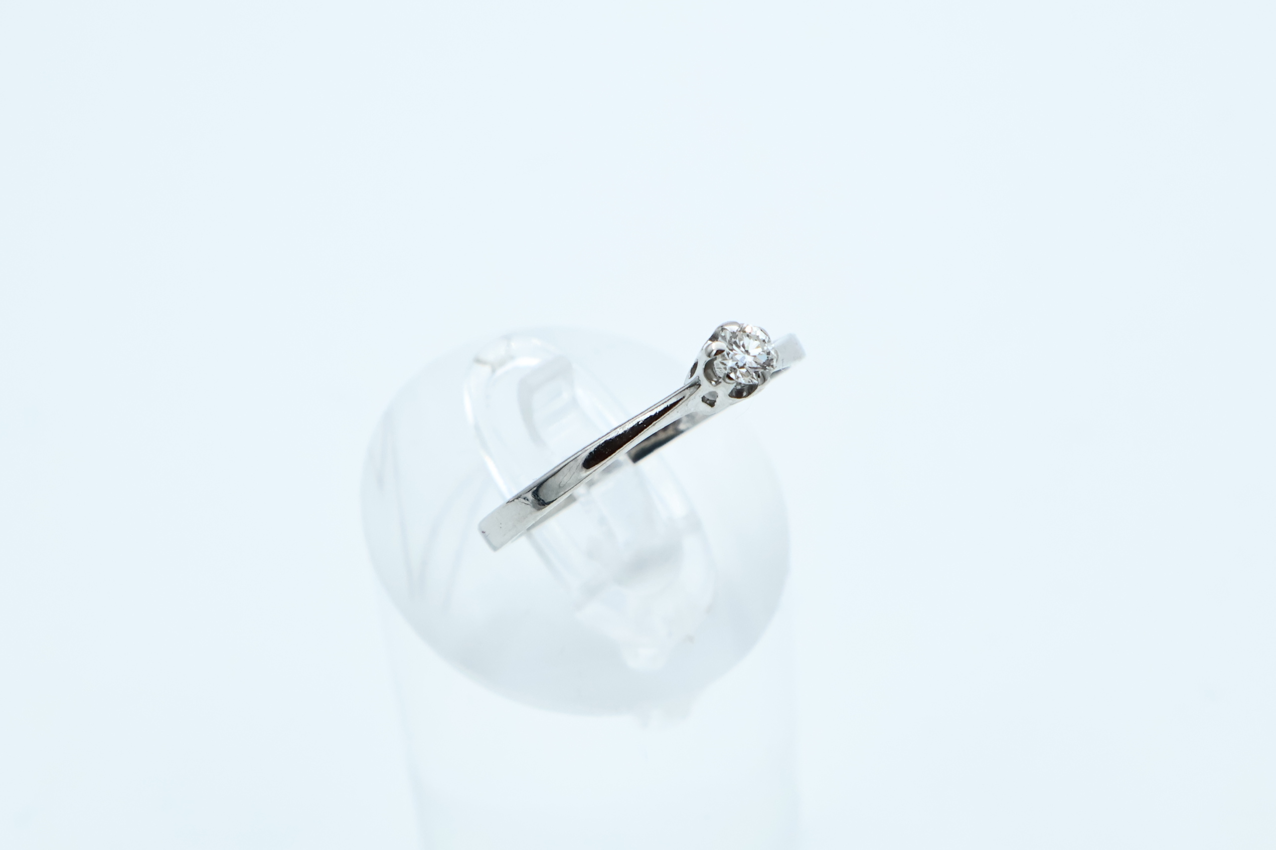 IMG_9112 Ring i hvitt gull med diamant - Bilde 1