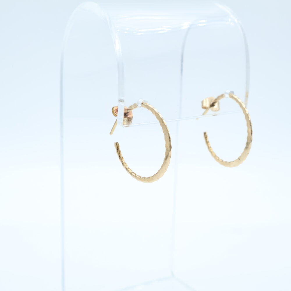 Ørepynt i gult gull