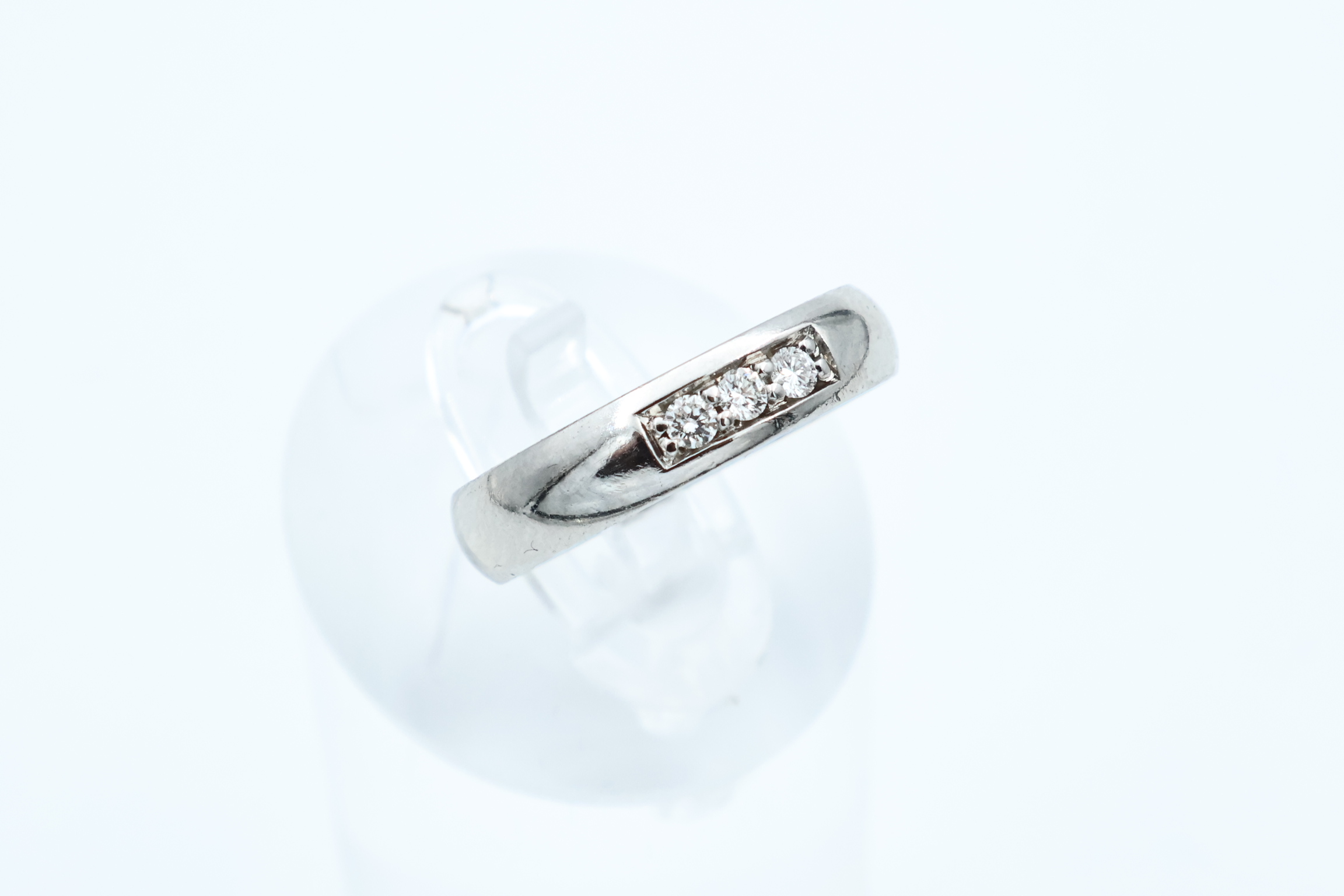 IMG_9187 Ring i hvitt gull med diamanter - Bilde 1