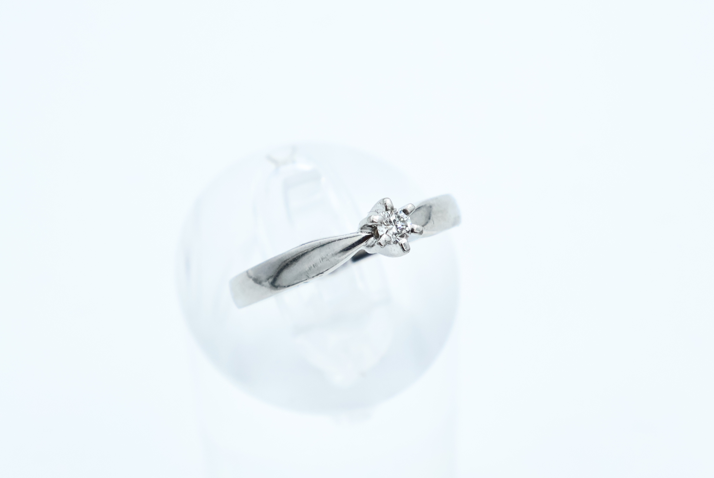 IMG_9190 Ring i hvitt gull med diamant - Bilde 1