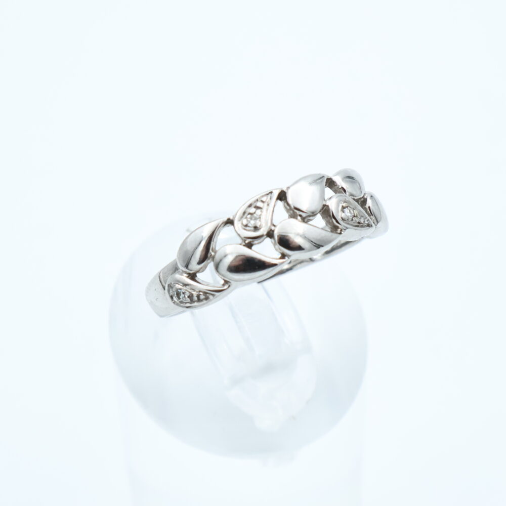 Ring i hvitt gull med diamanter