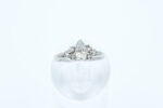 Ring i hvitt gull med diamant (0,45ct) - Bilde 2