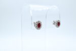 Ørepynt i hvitt gull med rubin og diamanter