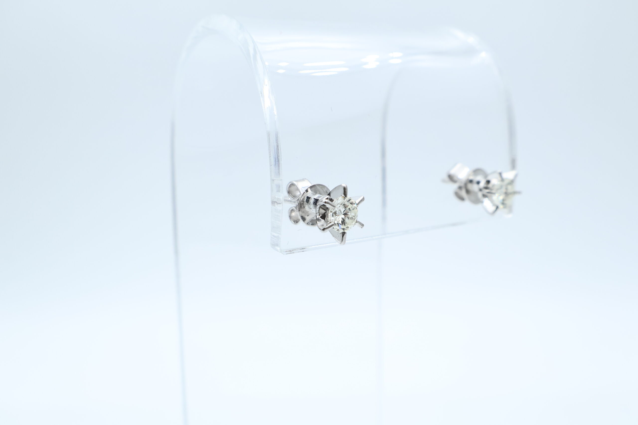 IMG_9457 Ørepynt i hvitt gull med diamant (2x0.38ct) - Bilde 1