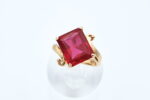 Ring i gult gull med rød sten - Bilde 2
