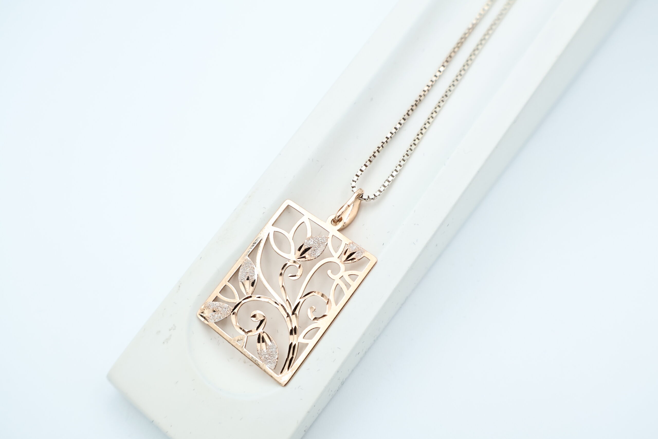 IMG_9597 Anheng i flerfarget gull - Bilde 1