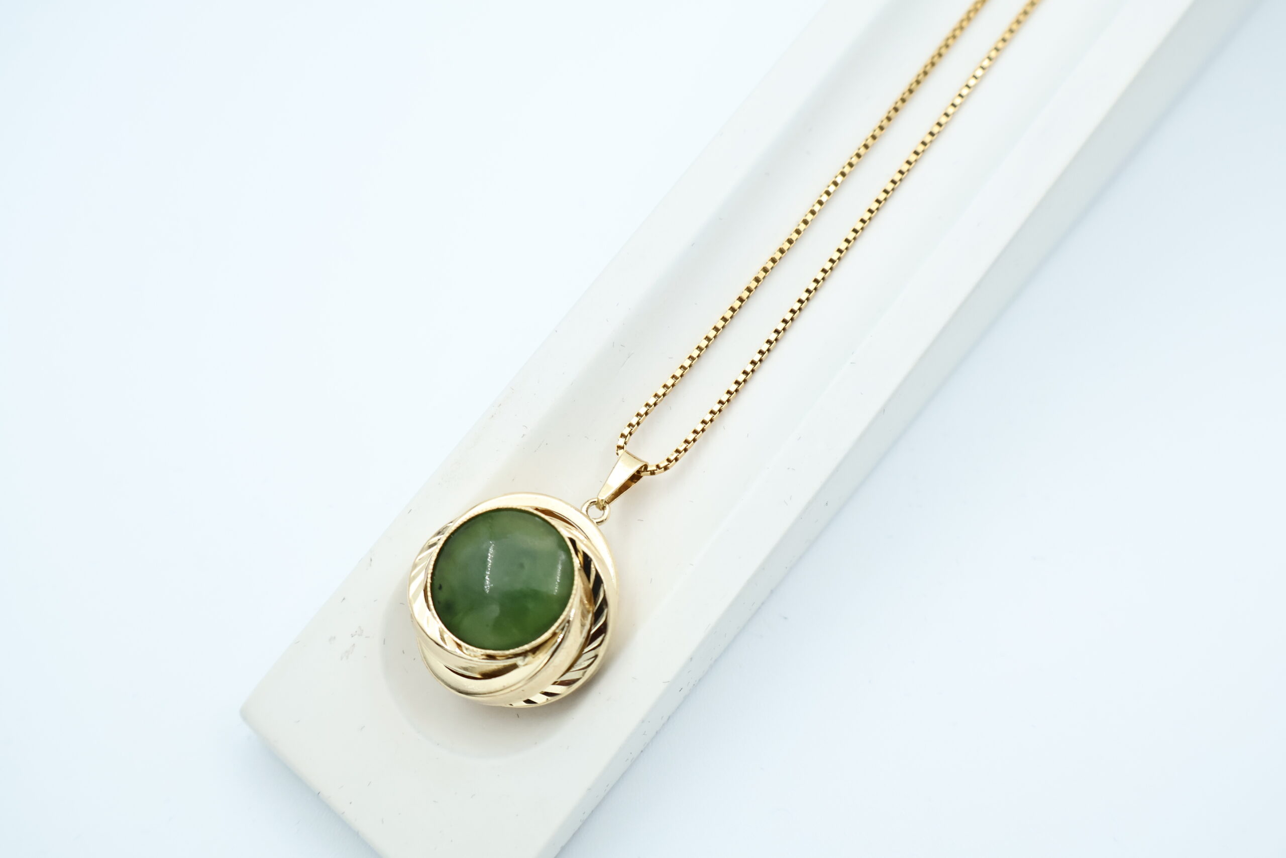 IMG_9605 Anheng i gult gull med grønn sten - Bilde 1