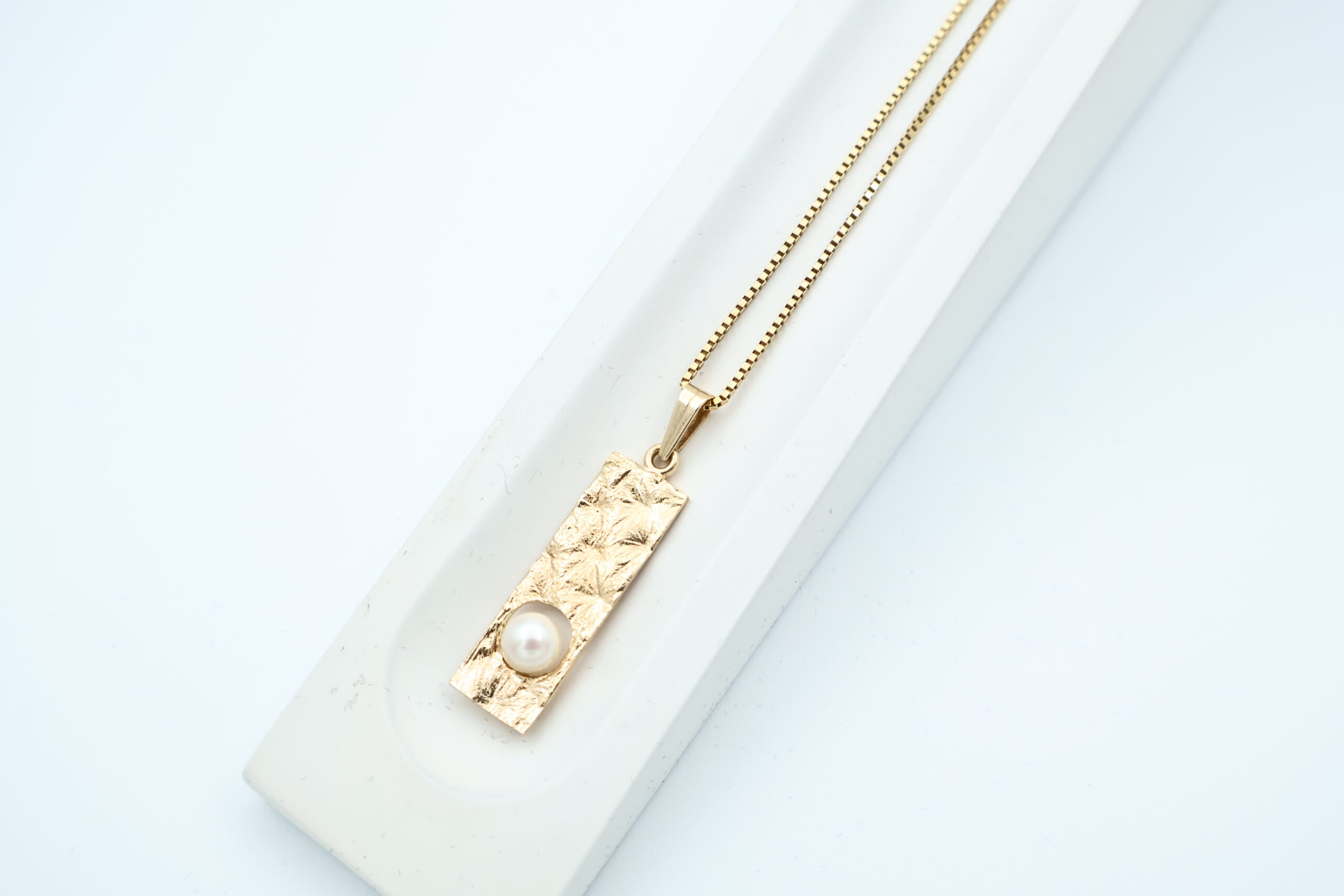 IMG_9607 Anheng i gult gull med perle - Bilde 1