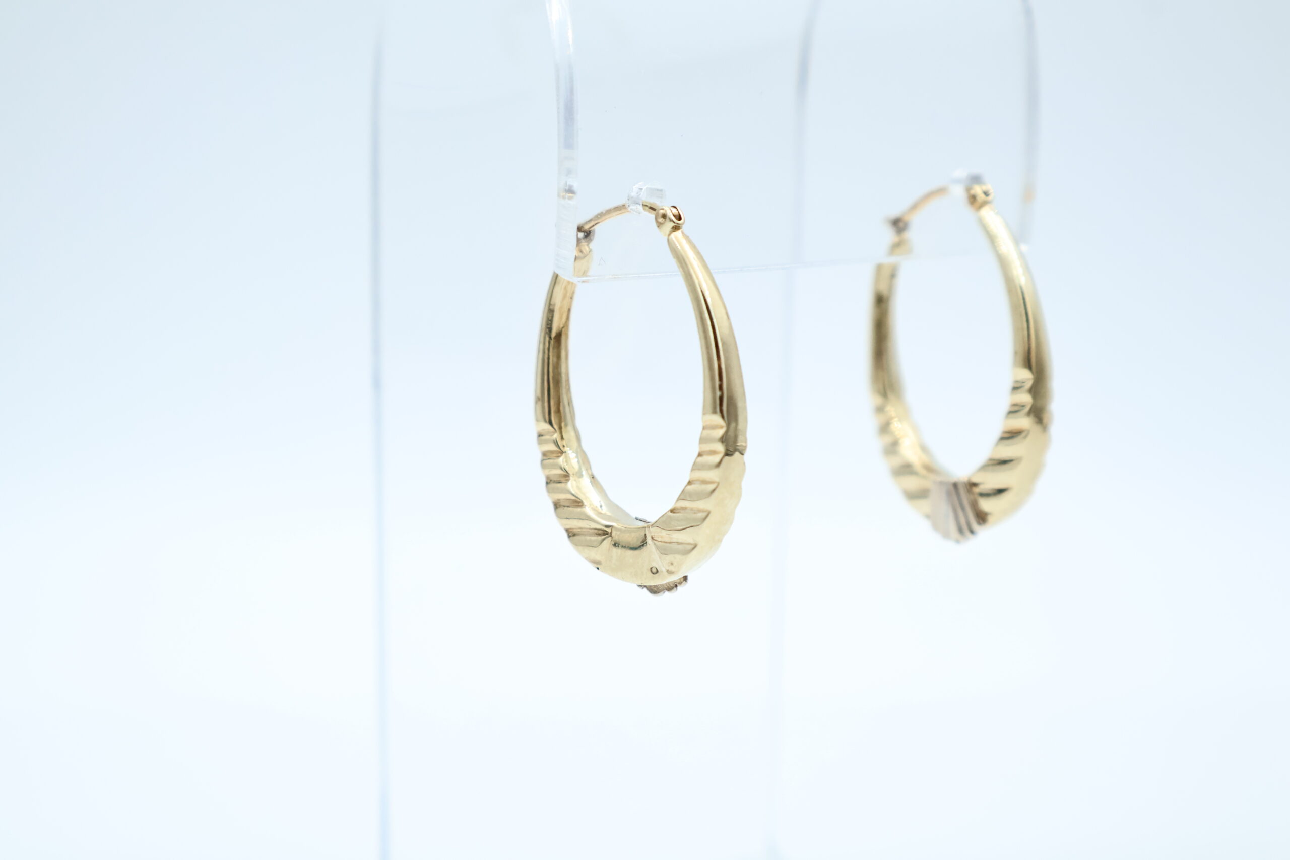 IMG_9733 Ørepynt i gult gull - Bilde 1