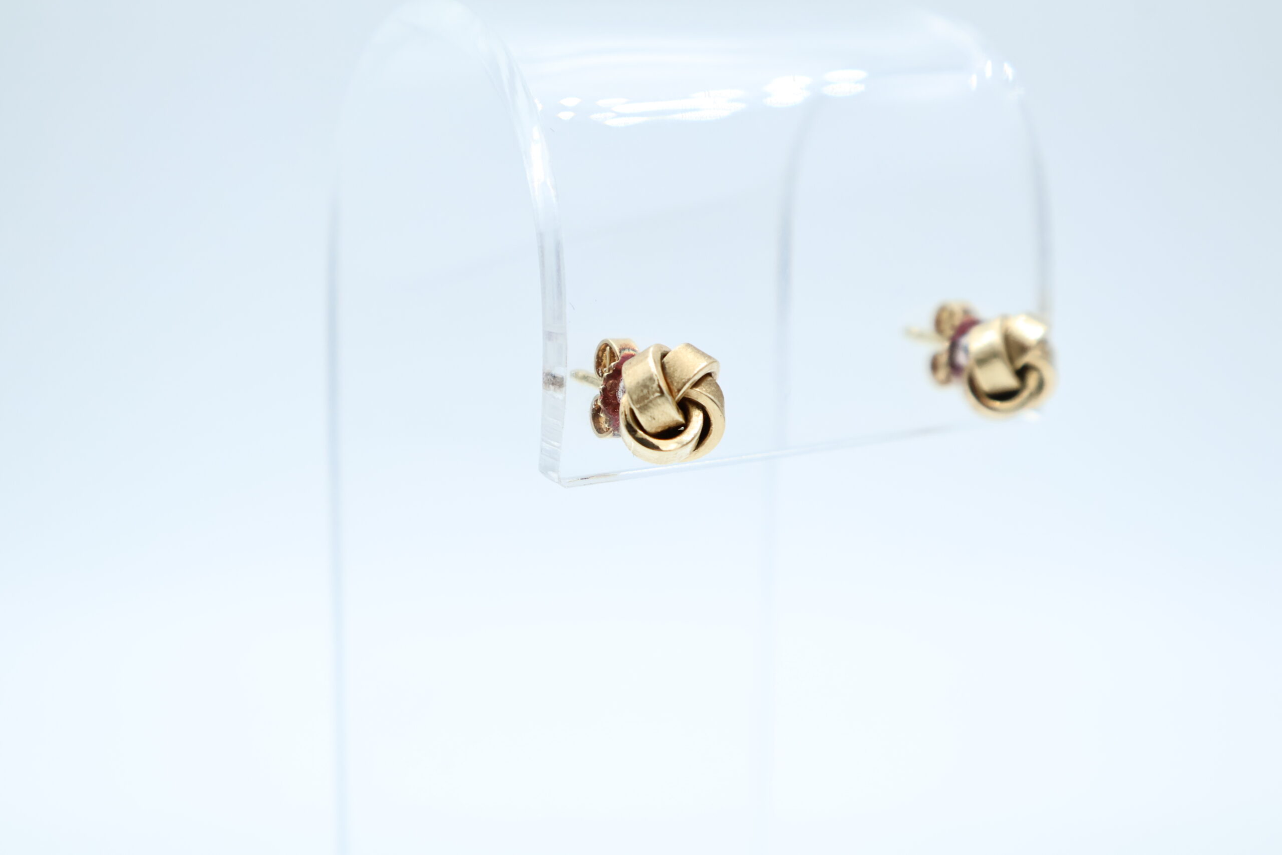 IMG_9745 Ørepynt i gult gull - Bilde 1