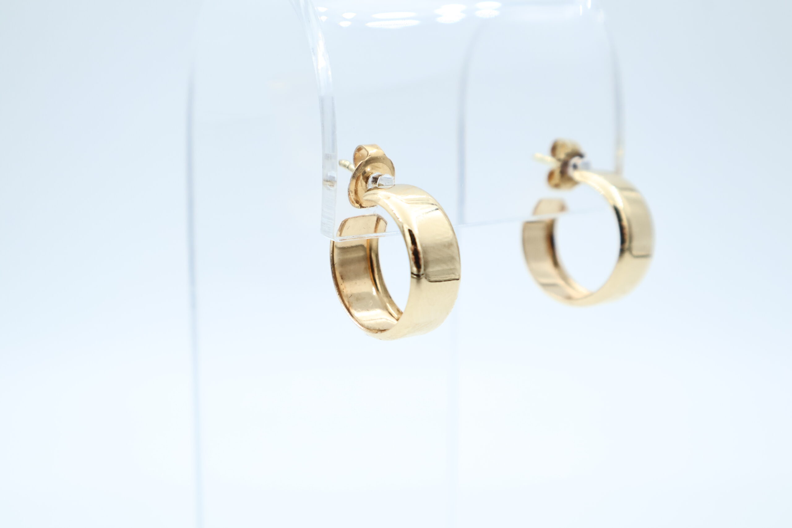 IMG_9779 Ørepynt i gult gull - Bilde 1