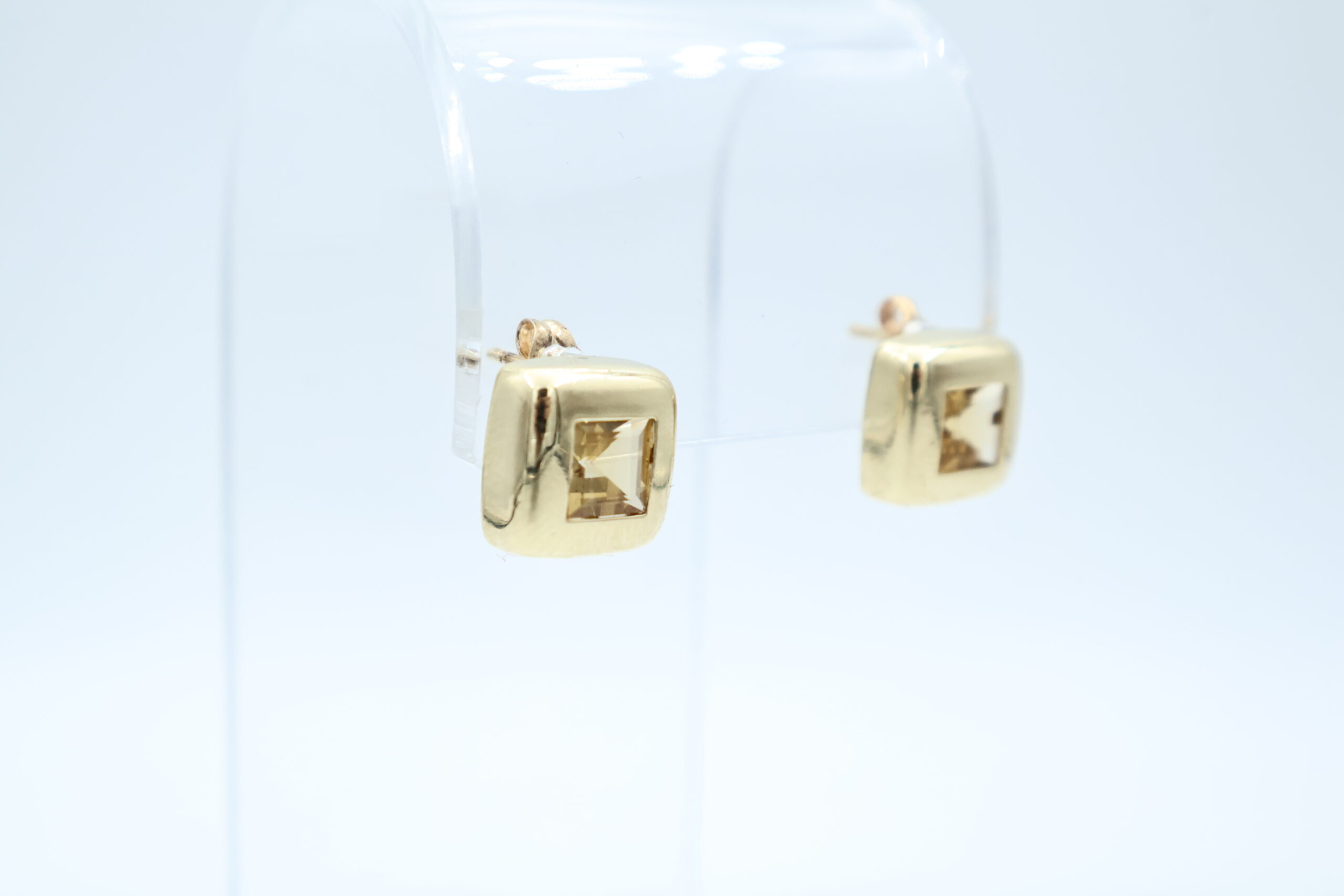 IMG_9925 Ørepynt i gult gull med gult sten - Bilde 1