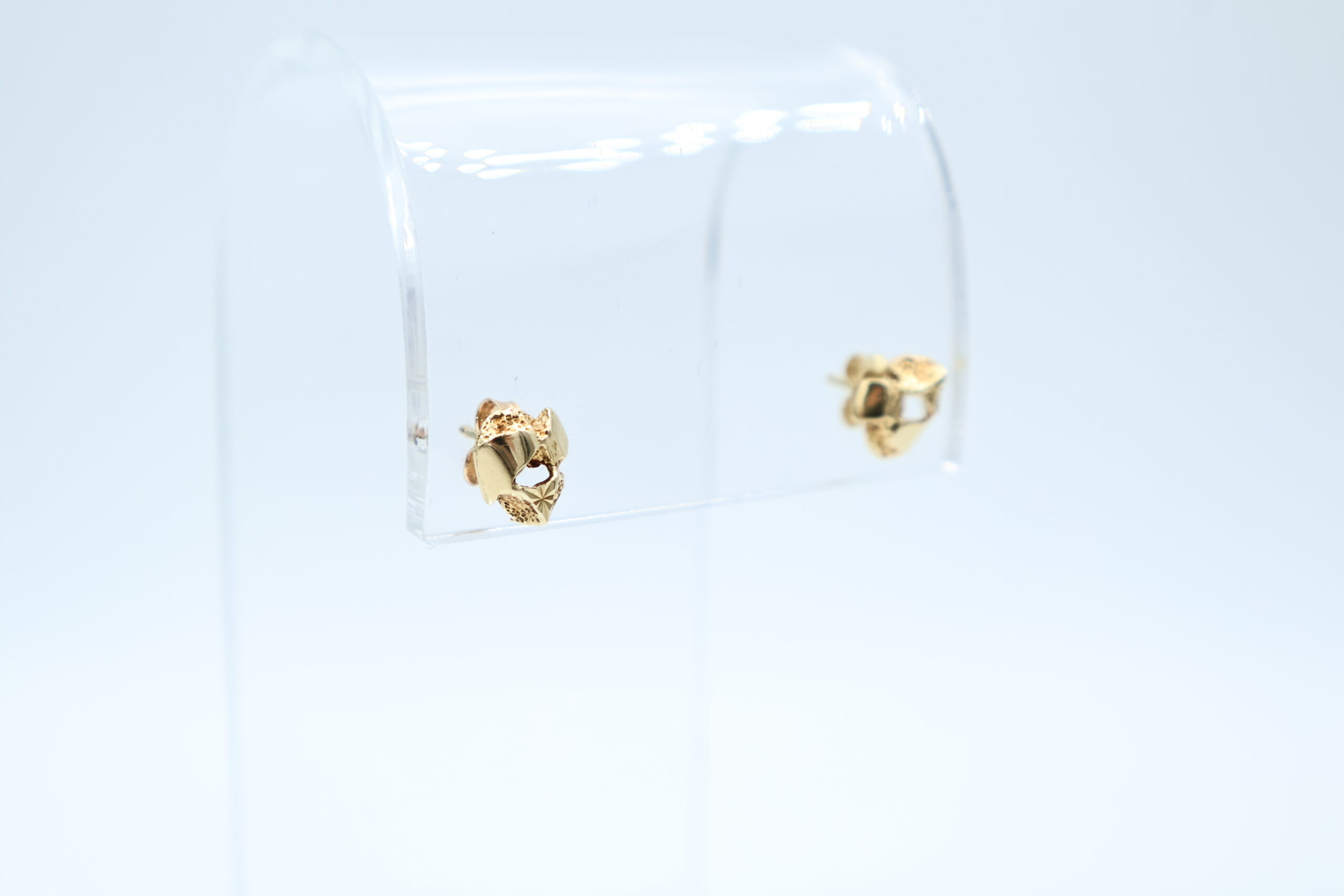 IMG_9939 Ørepynt i gult gull - Bilde 1